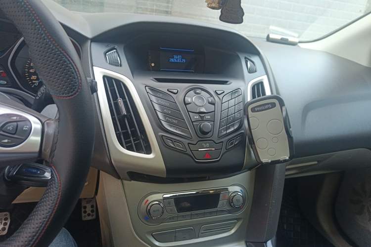 Used Ford Focus 2012 Hatchback 1.6L Manual Fashion Edition