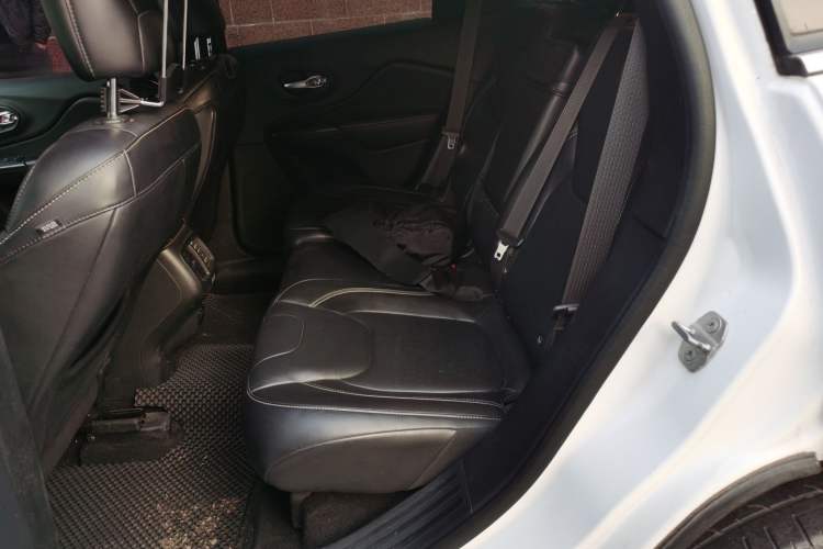 Used Jeep Cherokee 2014 2.4L Luxury Edition