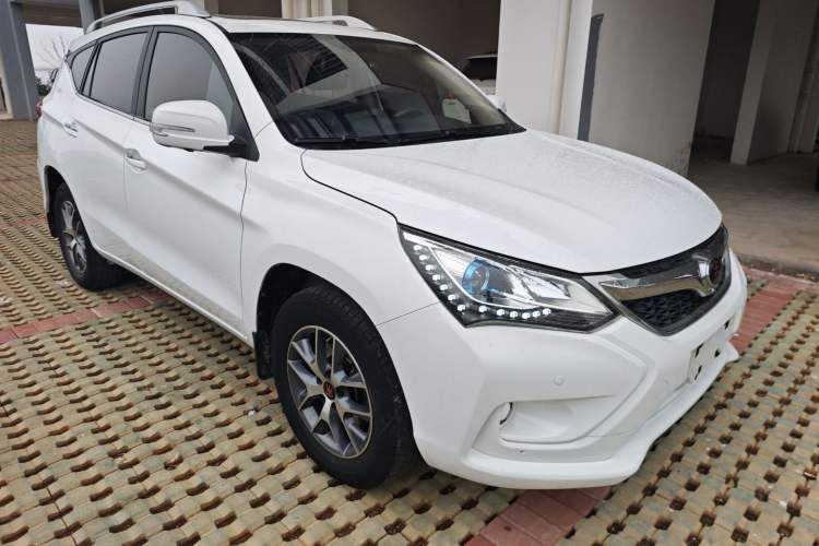 Used BYD Song 2017 Gaishe Upgrade Edition 1.5TID Automatic Elite Model Front Right 45 Deg