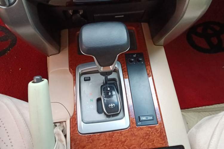 Used Toyota Land Cruiser 2012 4.0L Automatic VX
