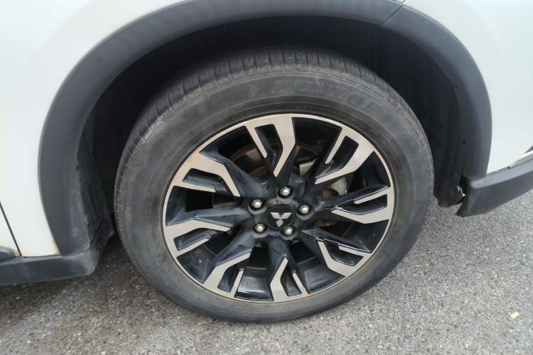 Used Mitsubishi Outlander 2019 2.0L Two-Wheel Drive Comfort Edition 5 Seats China V Standard Right Front Wheel Hub