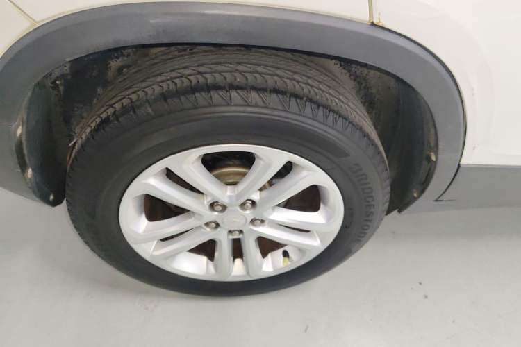 Used Chevrolet Trax 2016 1.4T Automatic Two-Wheel Drive Comfort Version with Sunroof Right Rear Wheel Hub