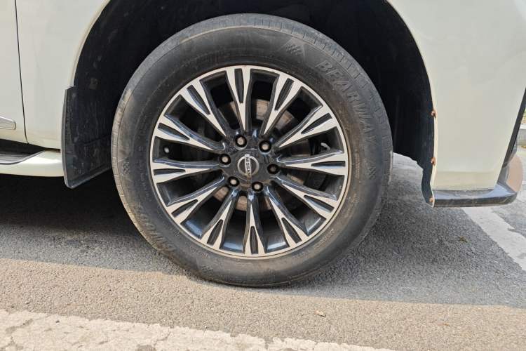 Used Nissan Patrol  Right Front Wheel Hub