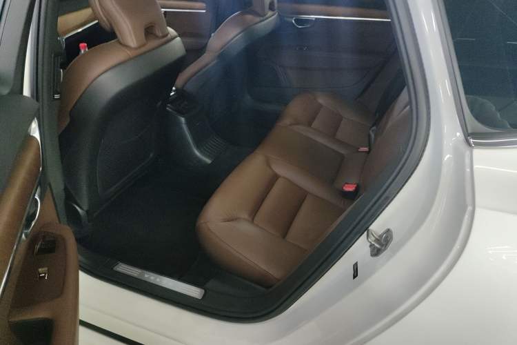 Used Volvo S90 New Energy 2020 T8 e-Drive Hybrid – Zhiyi Luxury Edition Left Rear Seat