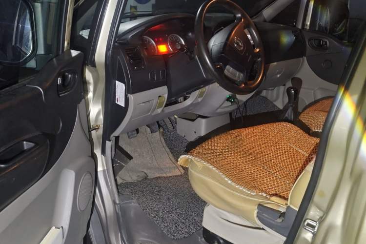 Used FORTHING Lingzhi 2017 M3L 1.6L 7-Seater Comfort Model Driver Seat