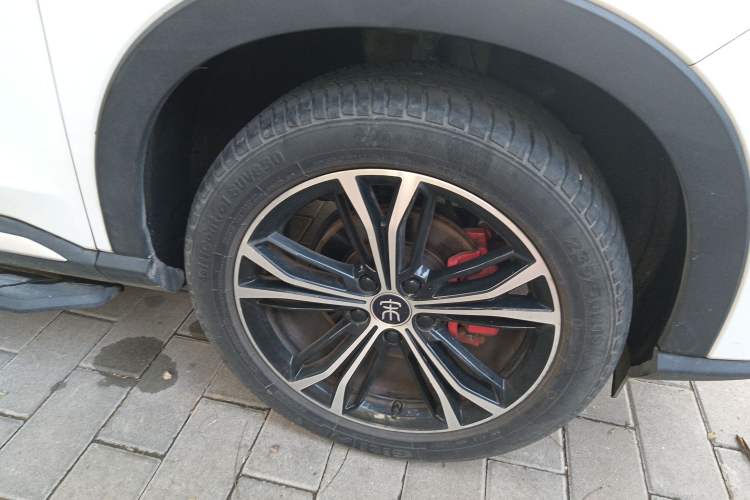 Used BYD Song PLUS 2020 1.5T Automatic Flagship Edition Right Front Wheel Hub