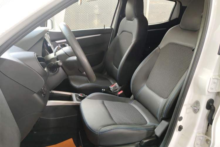 Used Venucia e30 2020 Elite Version Left Front Seat