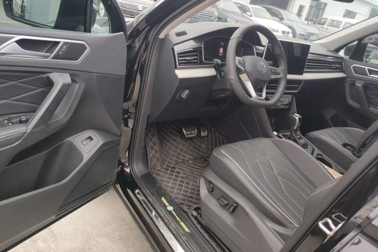 Used Volkswagen Tiguan L 2024 330TSI Automatic Two-Wheel Drive R-Line Enhanced Edition