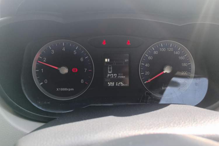 Used Venucia R50 2015 1.6L Manual Fashion Edition