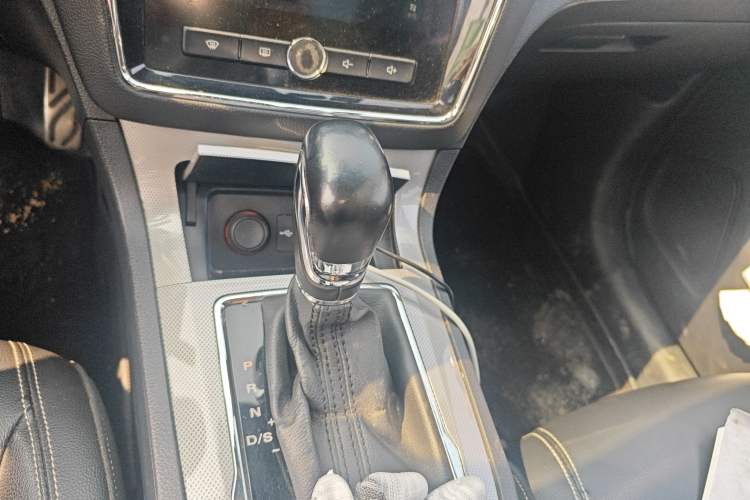 Used Roewe RX5 2016 30T Two-Wheel Drive Automatic Internet Smart Edition