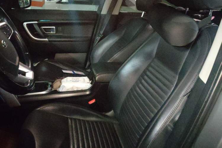 Used Land Rover Discovery Sport 2018 240 PS HSE LUXURY Edition Left Front Seat