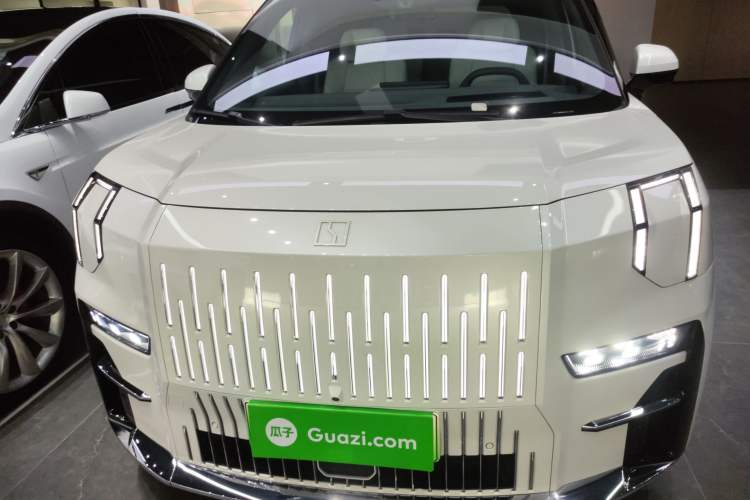 Used Zeekr 009 2024 7-Seater Aisle Version 108 kWh Front