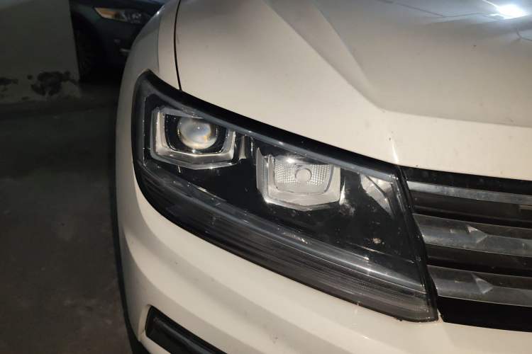Used Volkswagen Tiguan L 2017 330TSI Automatic Two-Wheel Drive Luxury Edition Right Front Headlight