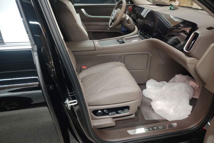 Used Hima AITO M9 2025 Extended-Range Ultra Version 52 kWh 6-Seater