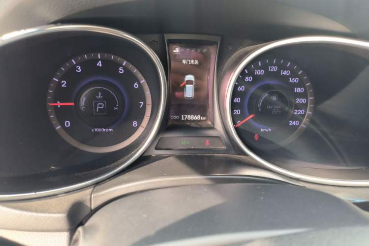 Used Hyundai Grand SantaFe 2013 3.0L 7-seat 4x4 Brown Interior Flagship Edition Odometer Close Up