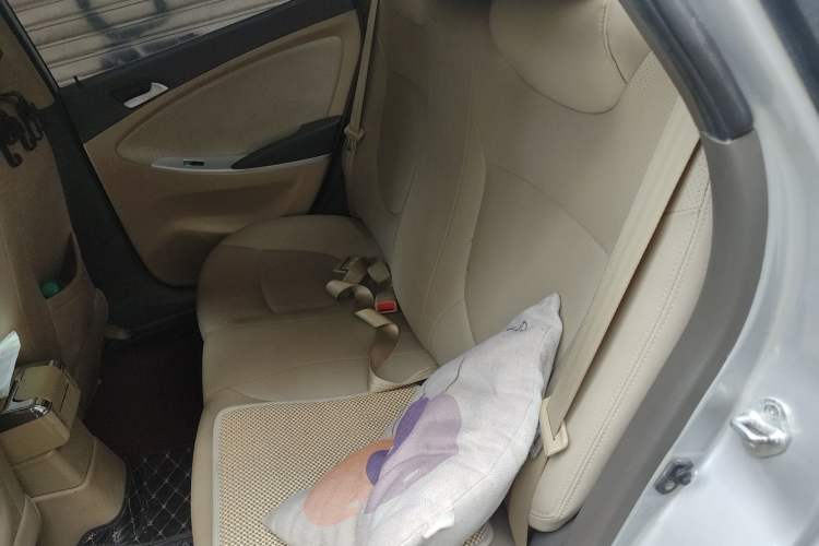 Used Hyundai Verna (older generation) 2010 Sedan 1.4L Automatic Fashionable GT Model Left Rear Seat