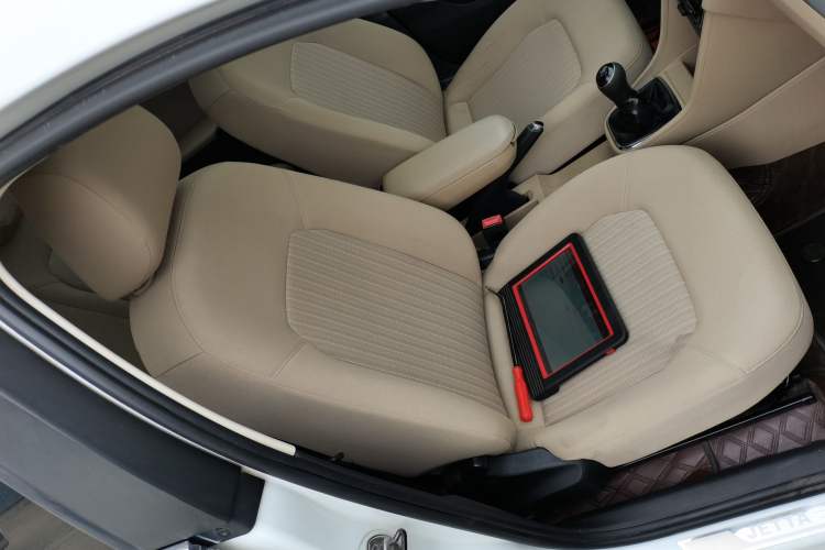 Used Volkswagen Jetta 2015 1.6L Manual Comfort Model Right Front Seat