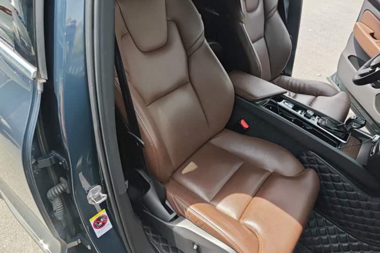 Used Volvo XC60 2021 T5 4x4 Smart Luxury Edition Right Front Seat