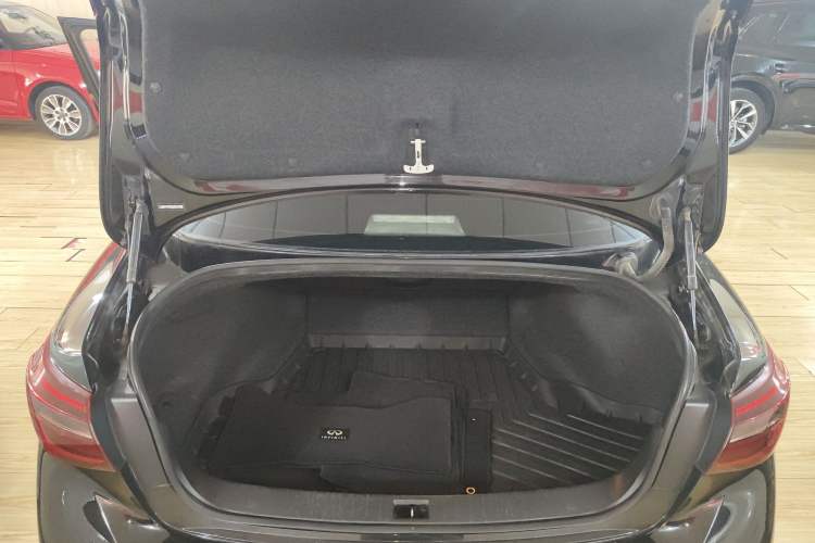 Used Infiniti Q50L 2018 2.0T Enjoyment Edition China V standard Trunk