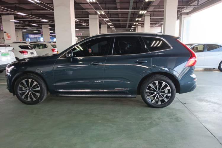 Used Volvo XC60 2023 B5 4x4 Smart Luxury Edition