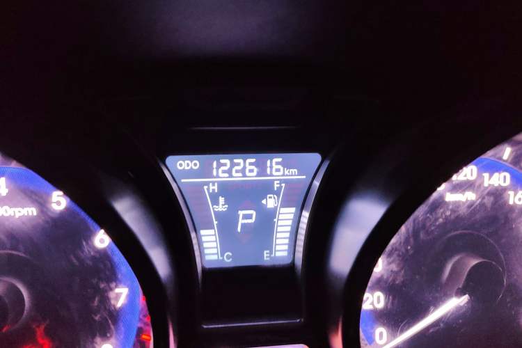 Used Hyundai Veloster 2012 1.6T Automatic Luxury Edition Odometer Close Up