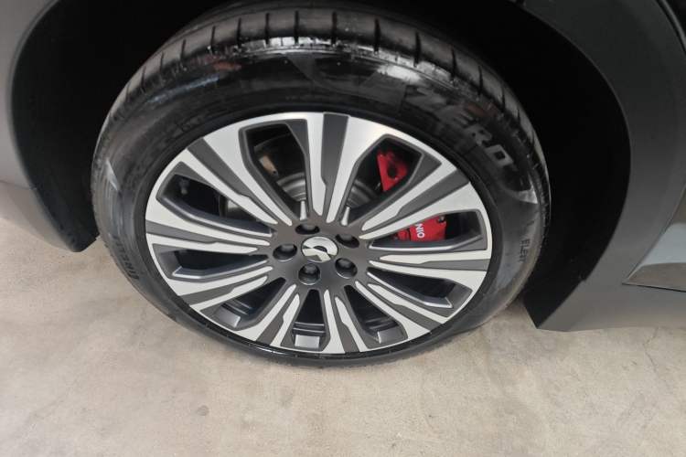 Used Nio ES8 2023 75 kWh Executive Edition Right Rear Wheel Hub