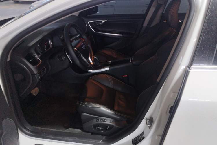 Used Volvo V60 2015 T5 Zhiya Edition