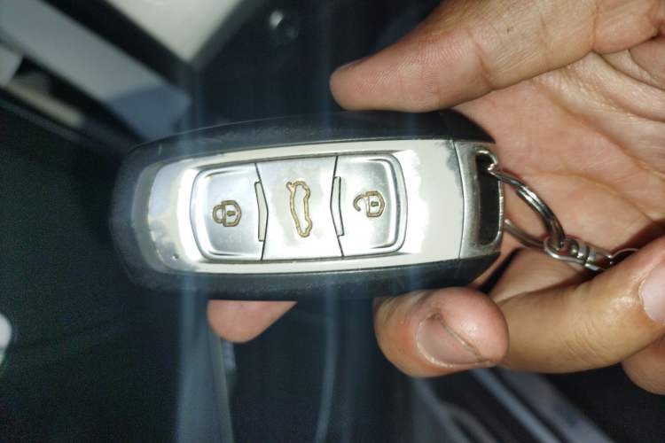 Used Geely Auto Emgrand X7 Sport 2018 1.8TD Automatic Two-Wheel Drive Smart Connect 4G Internet Edition
