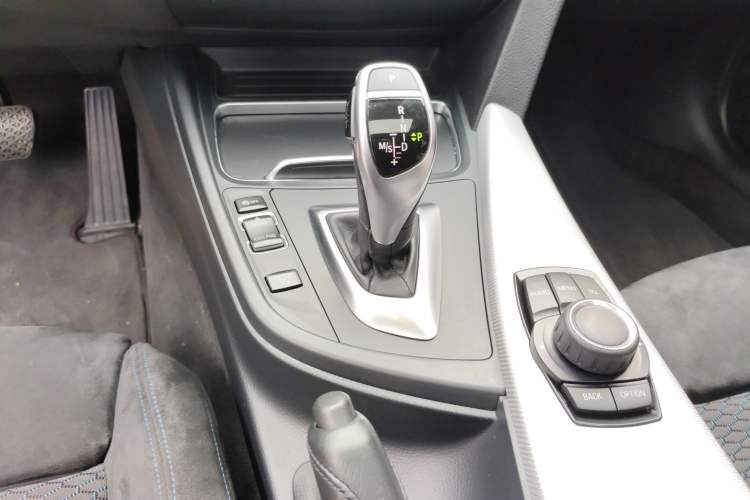 Used BMW 3 Series 2017 320i M Sport Gear Lever