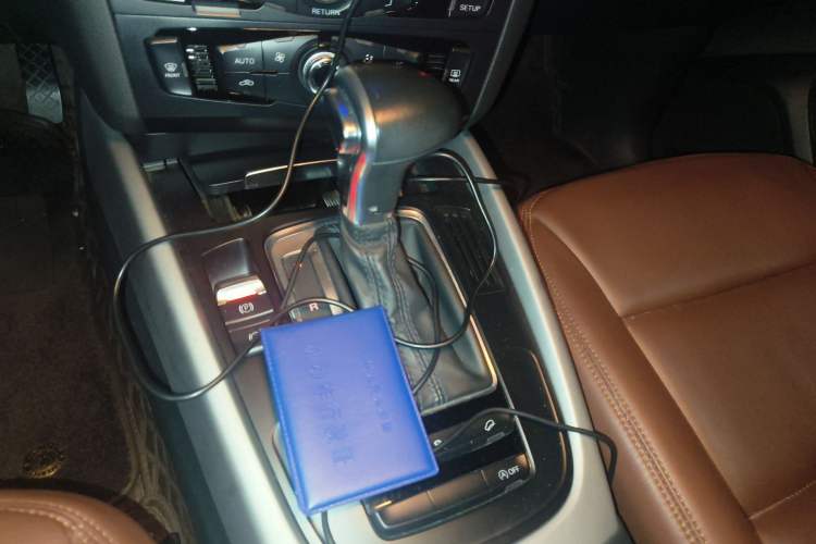 Used Audi Q5 2013 40 TFSI Ambition Gear Lever