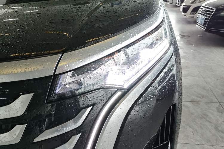 Used Denza D9 2025 DM-i Intelligent Drive 1020 Four-Wheel Drive Prestige Model Left Front Headlight