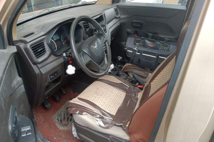 Used Wuling Hongguang V 2019 1.5L Jingqu Version China VI LAR
