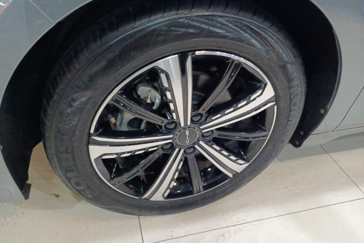 Used BYD Destroyer 05 2022 DM-i 55KM Prestige Model Left Front Wheel Hub
