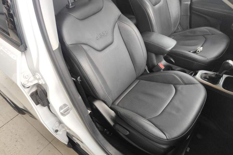 Used Jeep Compass 2017 200T Automatic Family Edition
