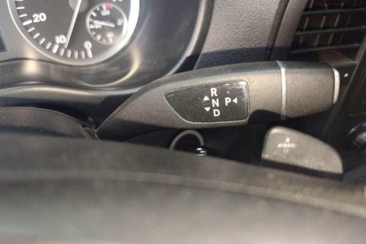 Used Mercedes-Benz Vito 2018 2.0T Elite Version 7 Seats China VI Emission Standard
