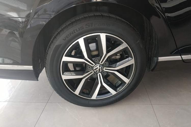 Used Volkswagen Magotan 2020 330TSI DSG Leading Model Right Rear Wheel Hub