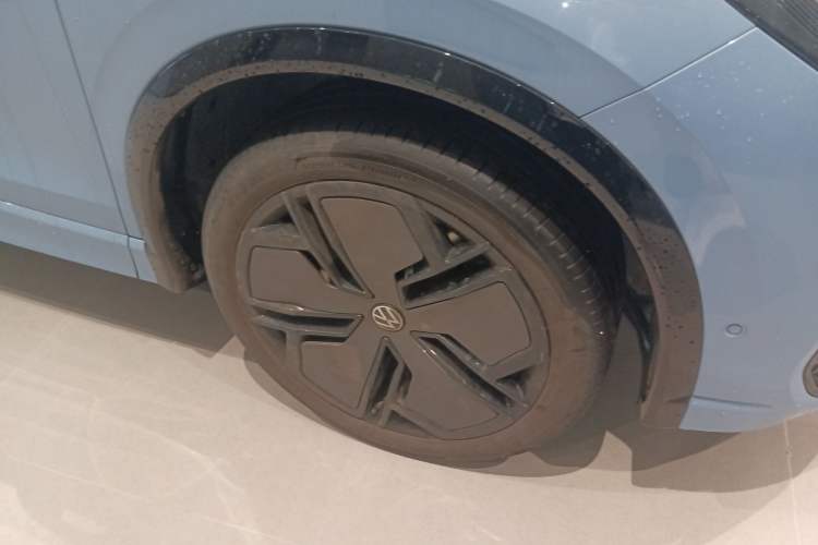 Used Volkswagen Tiguan L 2024 PRO 380TSI Four-Wheel Drive R-Line Smart Edition Right Rear Wheel Hub