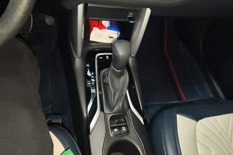 Used Toyota FRONTLANDER 2023 2.0L CVT Elite Edition Gear Lever