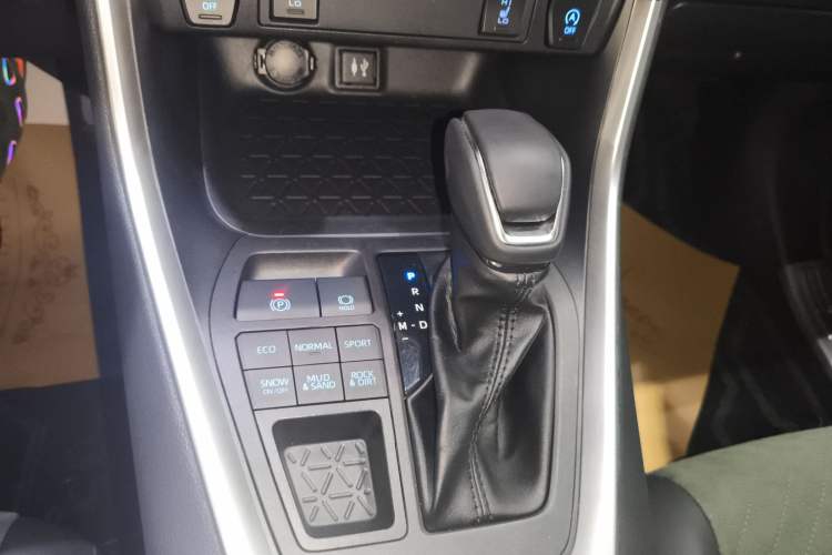 Used Toyota RAV4 2022 2.0L CVT 4x4 Style Plus Edition Gear Lever