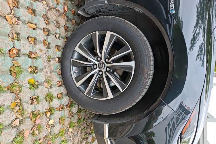 Used Toyota Harrier 2022 Dual-Engine 2.5L CVT Two-Wheel Drive Luxury Edition Right Front Wheel Hub