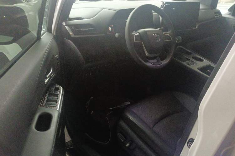 Used Toyota Granvia 2024 2.5L Hybrid Prestige PLUS Four-Wheel Drive Version