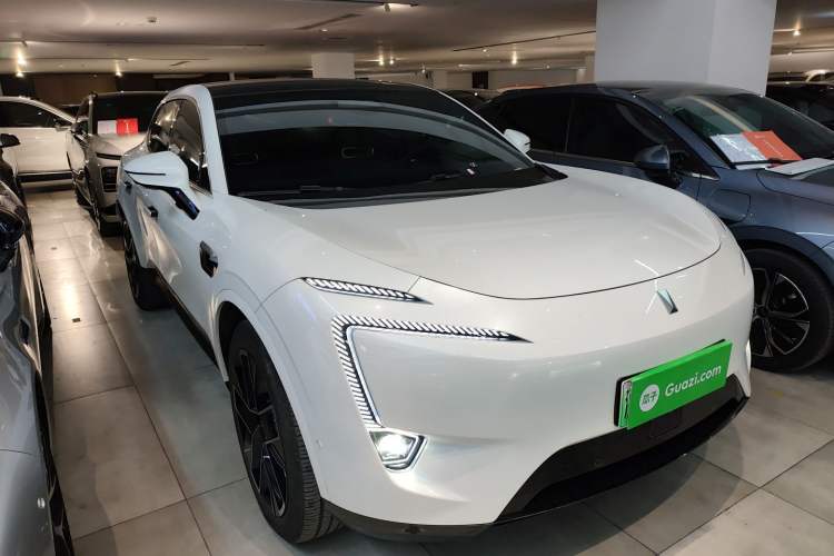 Used Avatr 11 2023 HarmonyOS Version Smart Enjoyment Upgrade Model 90-Degree Rear-Wheel Drive Edition Front Right 45 Deg
