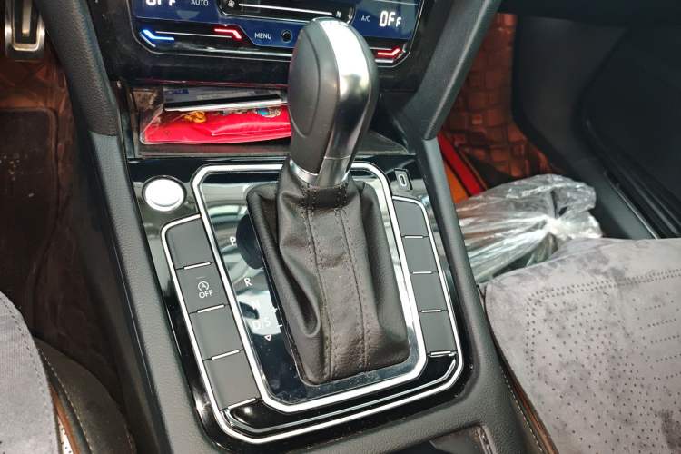 Used Volkswagen Magotan 2023 2 Million Units Commemorative Edition 330TSI DSG Luxury Version Gear Lever