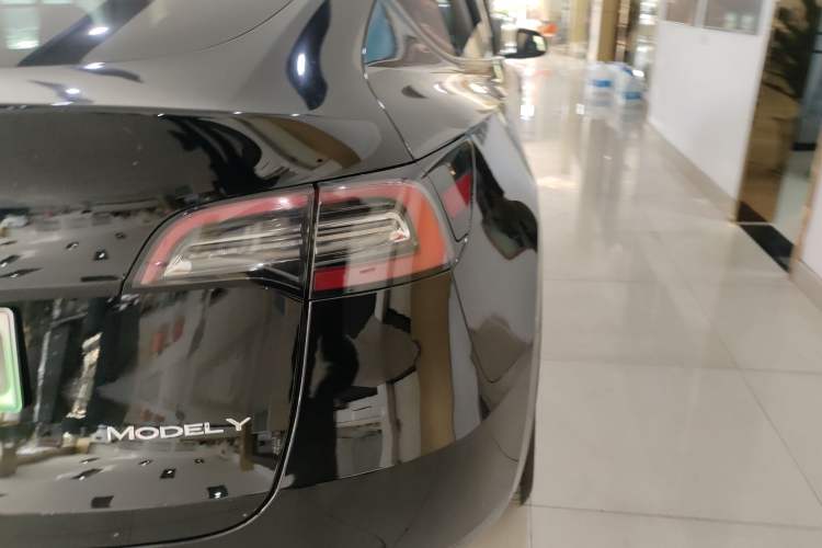 Used Tesla Model Y 2021 Long-Range All-Wheel-Drive Version 3D7