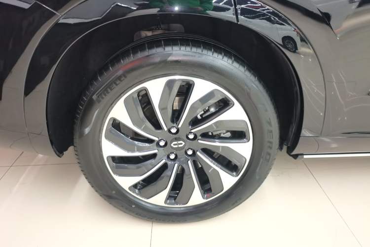 Used Hima AITO M7 2024 1.5T Rear-Drive Plus Version 5 Seats Right Rear Wheel Hub