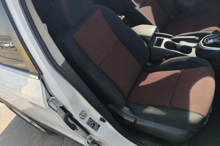 Used Nissan Qashqai 2016 2.0L CVT Elite Edition Right Front Seat