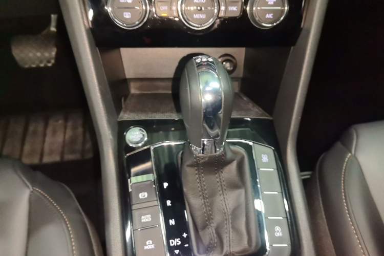 Used Volkswagen Tharu 2020 280TSI Two-Wheel Drive Luxury Edition China VI Standard
