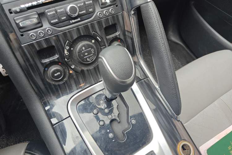 Used Peugeot 3008 2013 1.6THP Roland Garros Edition Gear Lever