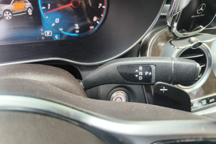 Used Mercedes-Benz GLC 2022 Facelift GLC 260 L 4MATIC Luxury Edition Gear Lever