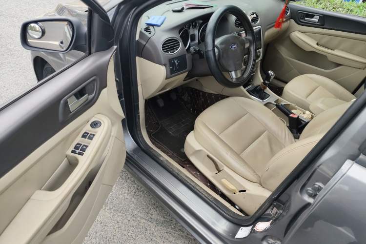 Used Ford Focus 2013 Hatchback Classic 1.8L Manual Fashion Edition Driver Seat